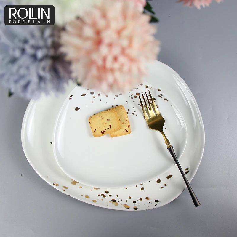 Фарфоровые тарелки уникальной формы. Посуда. Обеденные тарелки. Необычные тарелки.