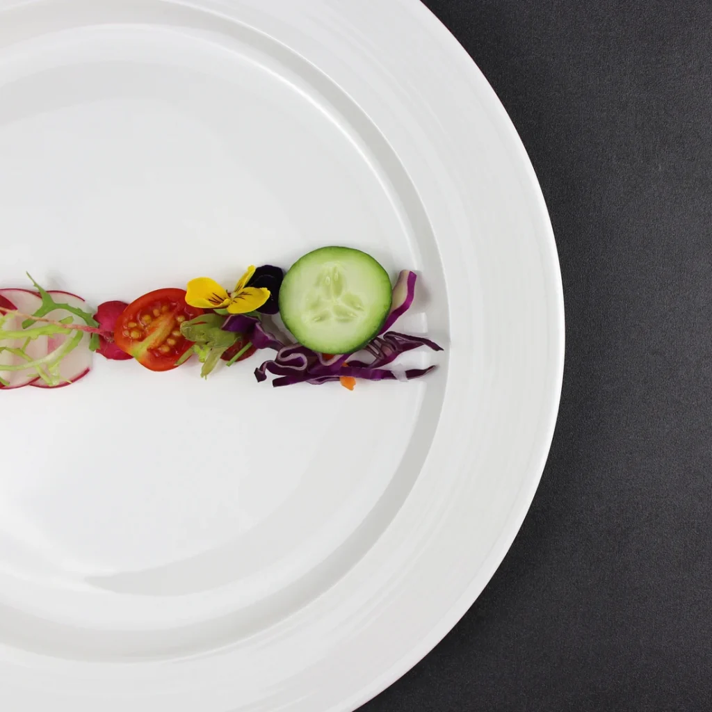 Белая обеденная тарелка, круглое блюдо, фарфоровая боковая тарелка из тонкого фарфора, фарфоровые керамические тарелки, используемые для отелей и ресторанов
