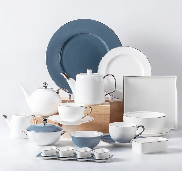 Декоративная сине-белая керамическая тарелка с серебряной оправой, посуда, OEM ODM, доступная для свадебного банкета