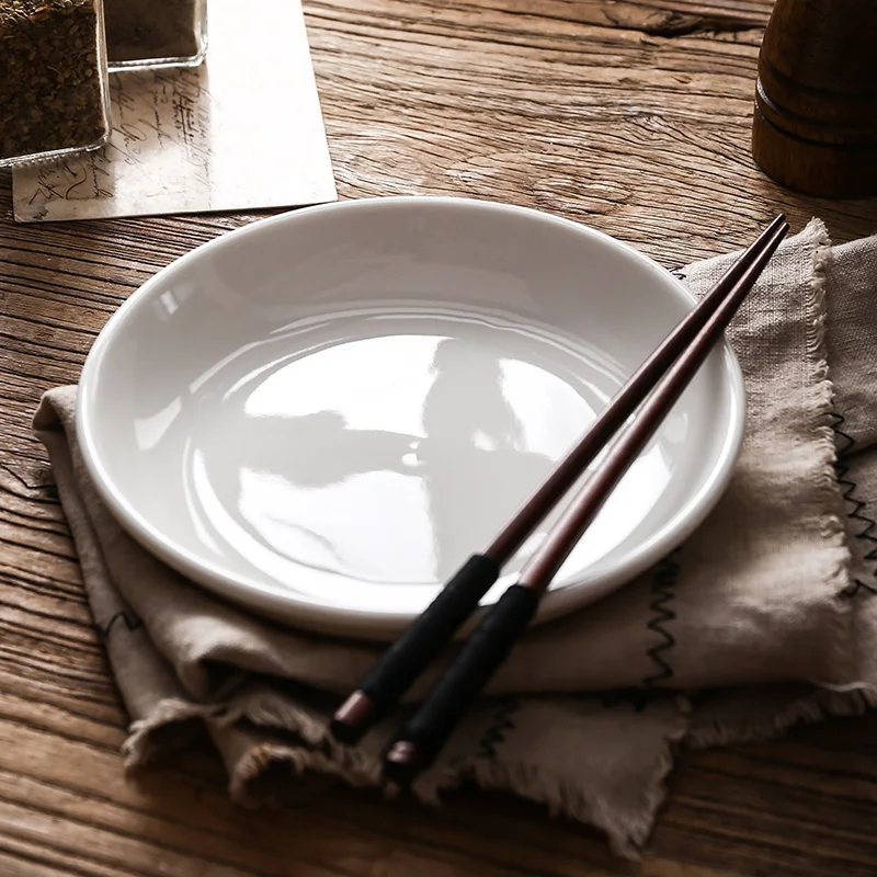 Массовая дешевая цена, плоские тарелки, 10,5-дюймовые большие чисто-белые круглые керамические фарфоровые обеденные тарелки для отеля, набор для ресторана