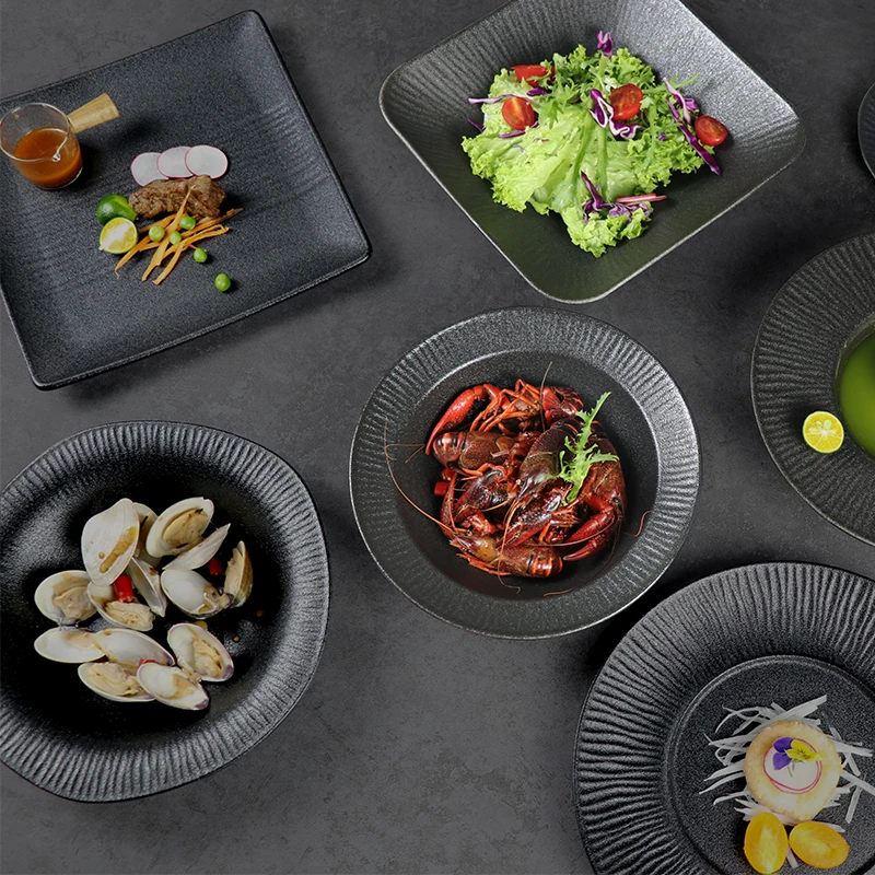 Набор столовой посуды Ресторанные тарелки под глазурованной фарфоровой посудой Черный обеденный набор 12 предметов Керамический дешевый обеденный набор