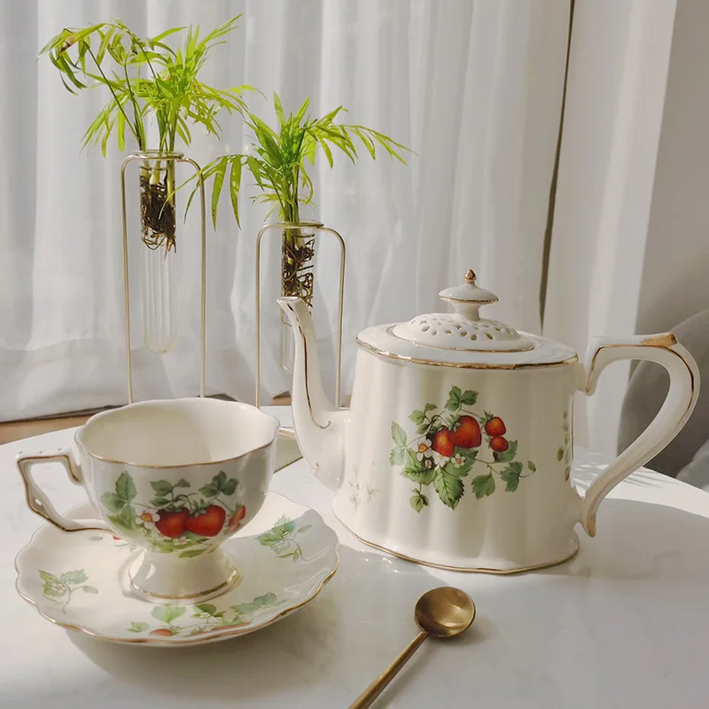 Retro Gold Rim Cream Color Strawberry Ceramic Afternoon Tea Coffee Cup Saucer Milk Tea Cup Teapot Set