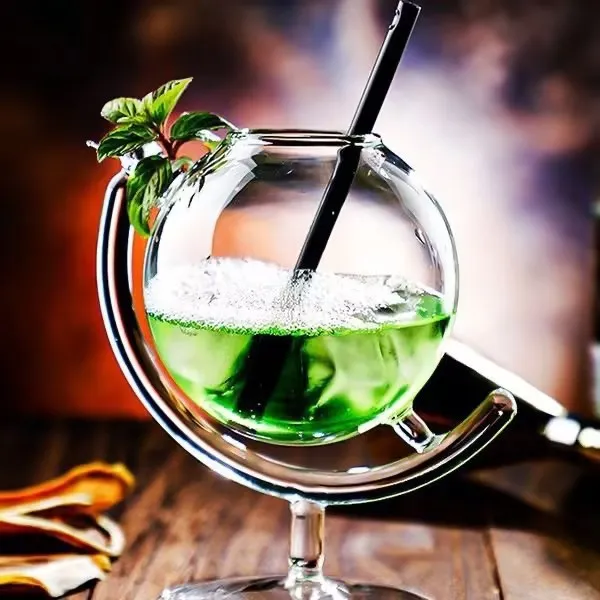 Creative Cocktail Glass Bar Celebrity Personality Western Restaurant Cold Drink Glass Juice Glass Cups With Lids and Straws