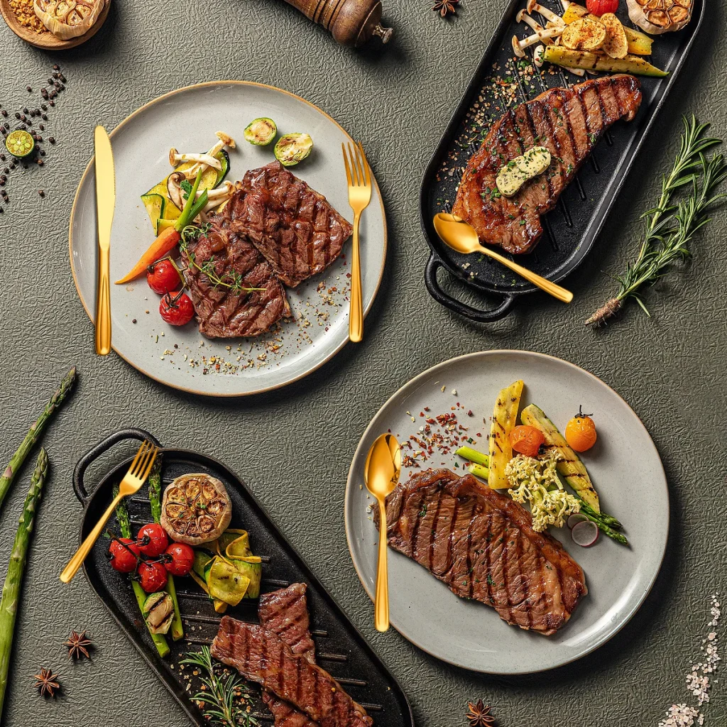 Свернутый золотой одноразовый набор столовых приборов, столовое серебро, включая вилки, ножи, ложки, салфетки для вечеринок, свадеб, бизнес-подарков