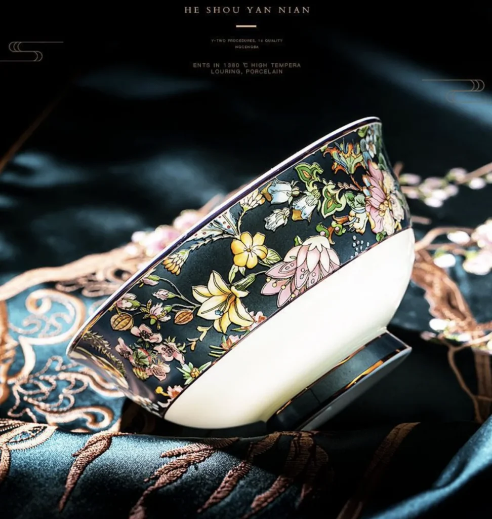 Wholesale Factory Price Porcelain Enamel Painted Dinnerware Set Elegant Tableware for Parties Hotels and Palaces