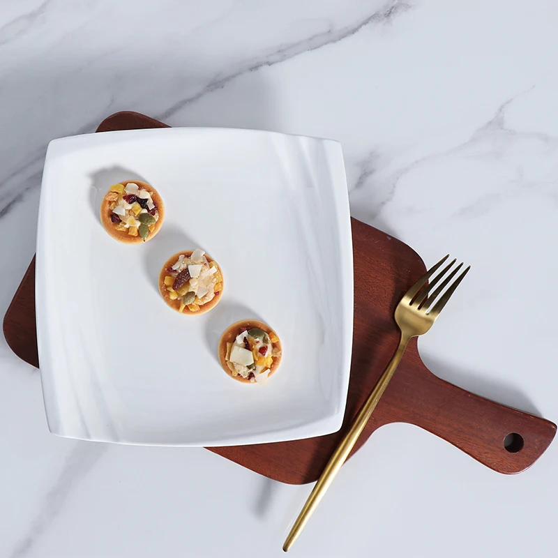 Керамическая посуда для отелей. Квадратные фарфоровые тарелки. Посуда для ресторанов. Сервировочные тарелки. Другие принадлежности для отелей и ресторанов.