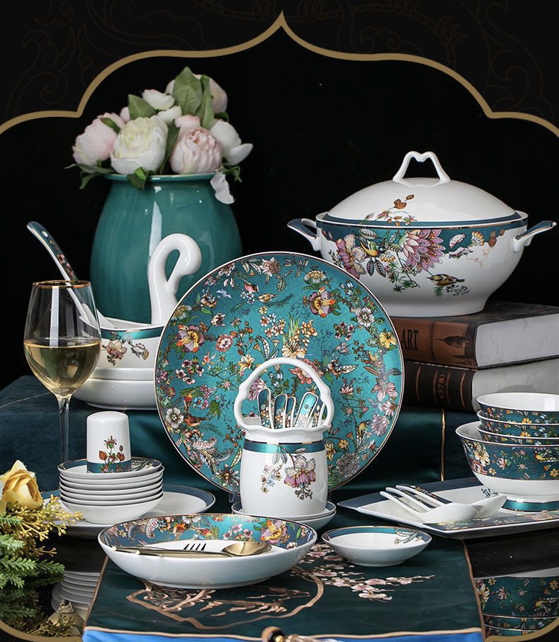 Wholesale Factory Price Porcelain Enamel Painted Dinnerware Set Elegant Tableware for Parties Hotels and Palaces