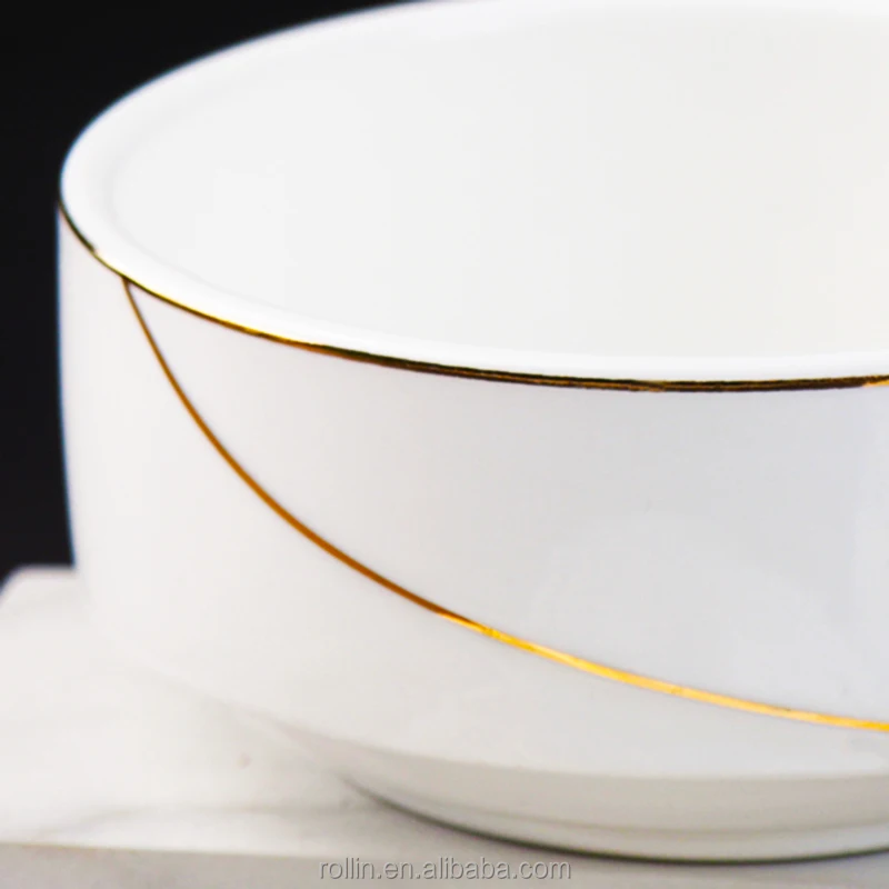 Керамические рождественские наборы для дома Другие фарфоровые роскошные праздничные наборы Полная посуда Деревянная тарелка Посуда из нержавеющей стали