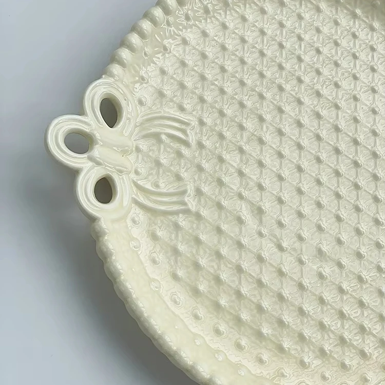 Vintage Bowknot Pearl Relief Lines Ceramic Dishes Plates Suitable for Wedding Party and Restaurant and Dessert Decorations