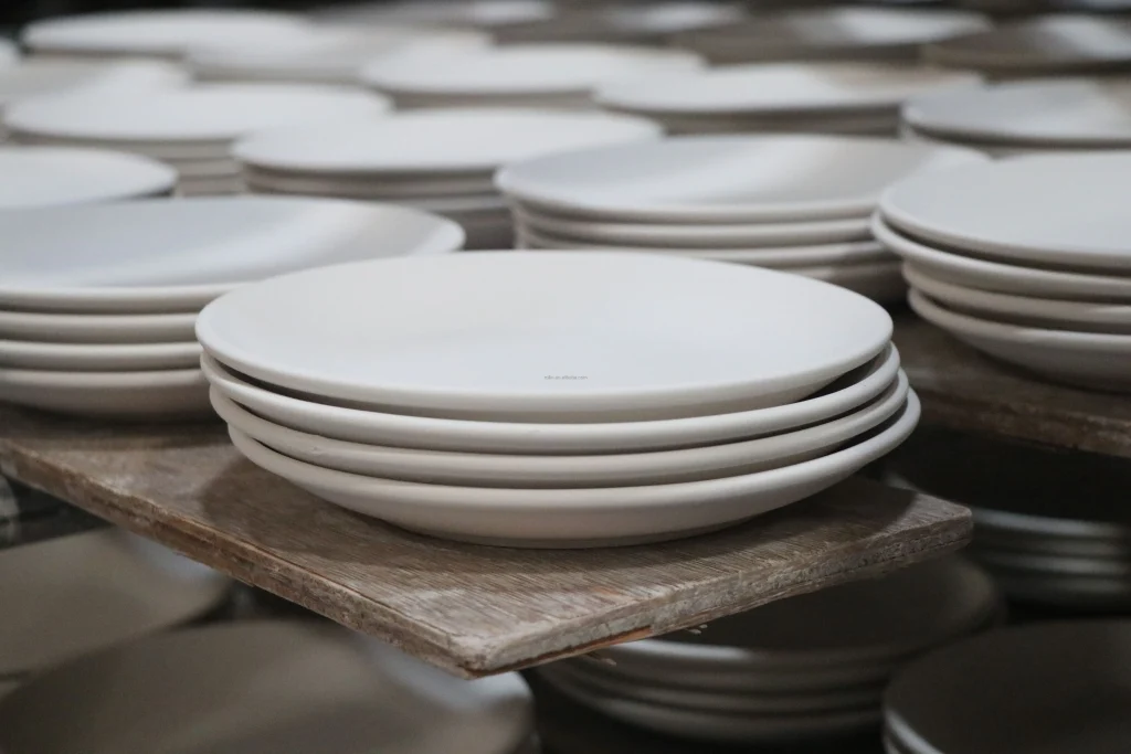 Китайская фарфоровая посуда 5-дюймовые миски Керамическая посуда неправильного дизайна Десертные миски Сервировочные блюда для ресторана