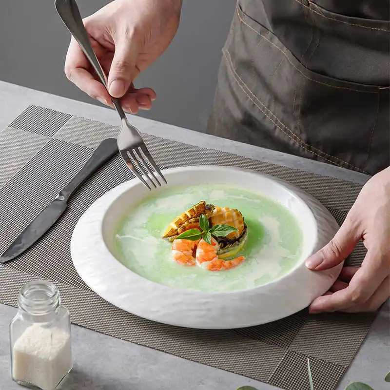 Custom Logo Printed White Porcelain Dinner Plates Round Flat and Dishes Ceramic Plates for Restaurants Cutlery Can Plato
