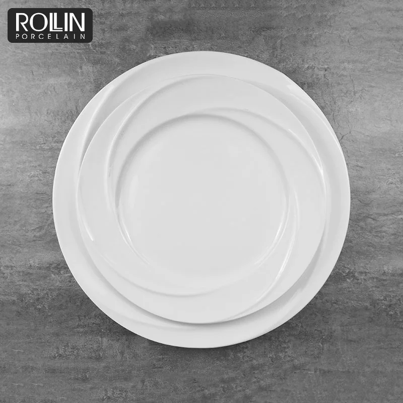 Набор фарфоровых керамических свадебных обеденных тарелок, используемых в отеле