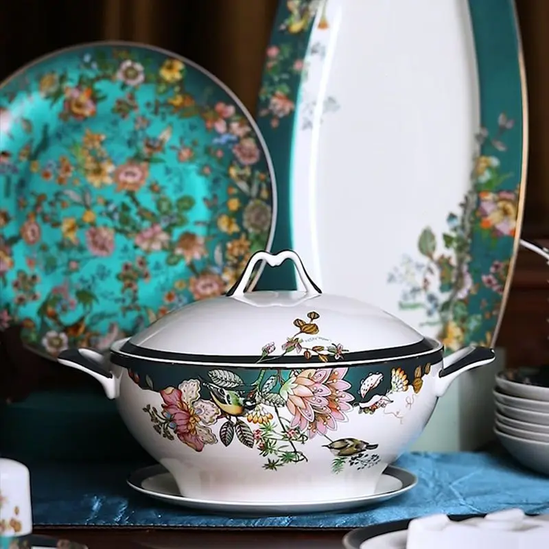 Wholesale Factory Price Porcelain Enamel Painted Dinnerware Set Elegant Tableware for Parties Hotels and Palaces