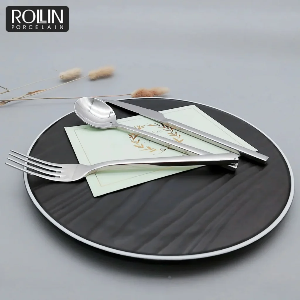 Узкие столовые ножи, вилка и ложка, столовые приборы для отелей и ресторанов