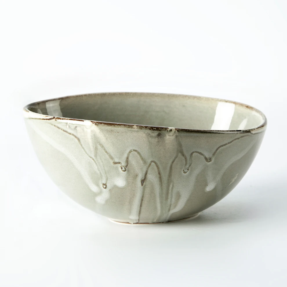 Роскошный керамический набор столовой посуды для отелей. Элегантные фарфоровые тарелки и миски. Посуда на заказ для общественного питания.