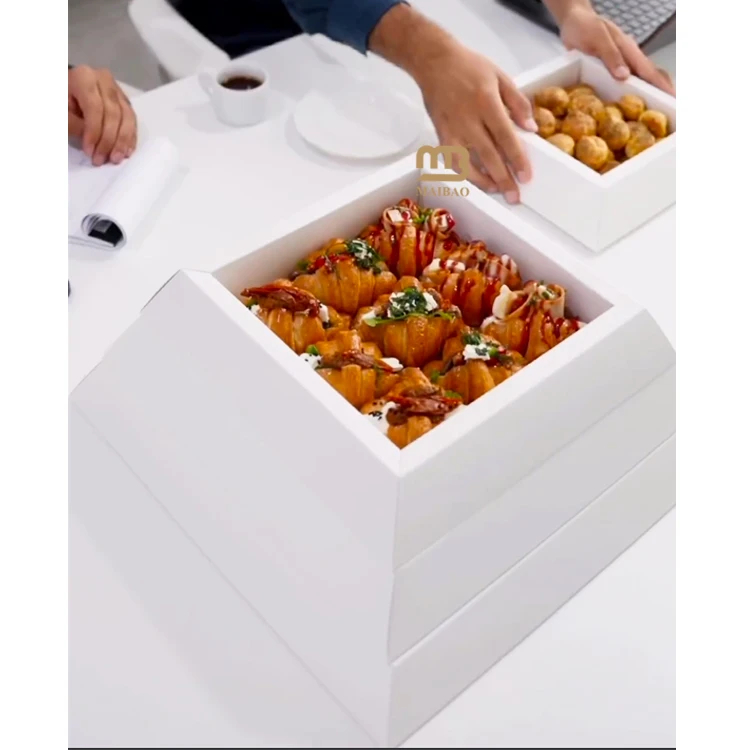 Кейтеринг на заказ Bento to Go Пирамидальная коробка для еды на вынос Крафт-торт Десерты Пастбище Бумажная пирамидальная коробка Упаковка для закусок