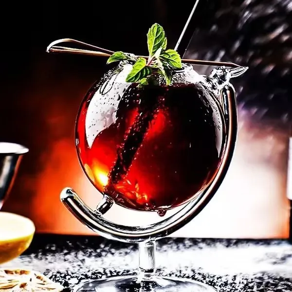 Creative Cocktail Glass Bar Celebrity Personality Western Restaurant Cold Drink Glass Juice Glass Cups With Lids and Straws