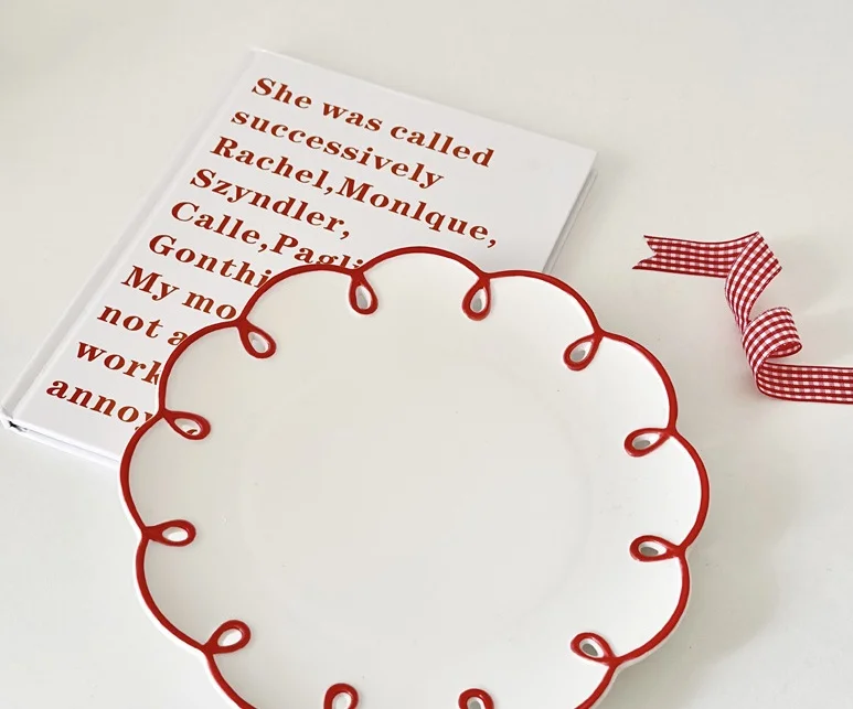 Red Wavy Lace Cartoon Ceramic Dishes Plates Suitable for Wedding Party and Restaurant Parties and Dessert Decorations