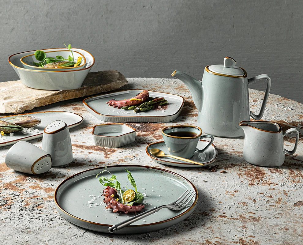 Высококачественный серый керамический набор столовой посуды с коричневыми краями для свадебной посуды и изысканной кухни