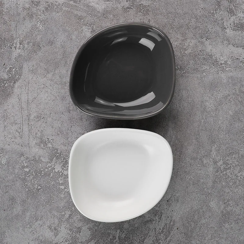 Производители керамического фарфора Чаочжоу Черно-белый Ike Современная ресторанная посуда Керамические тарелки для ресторана