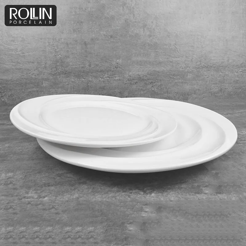 Набор фарфоровых керамических свадебных обеденных тарелок, используемых в отеле