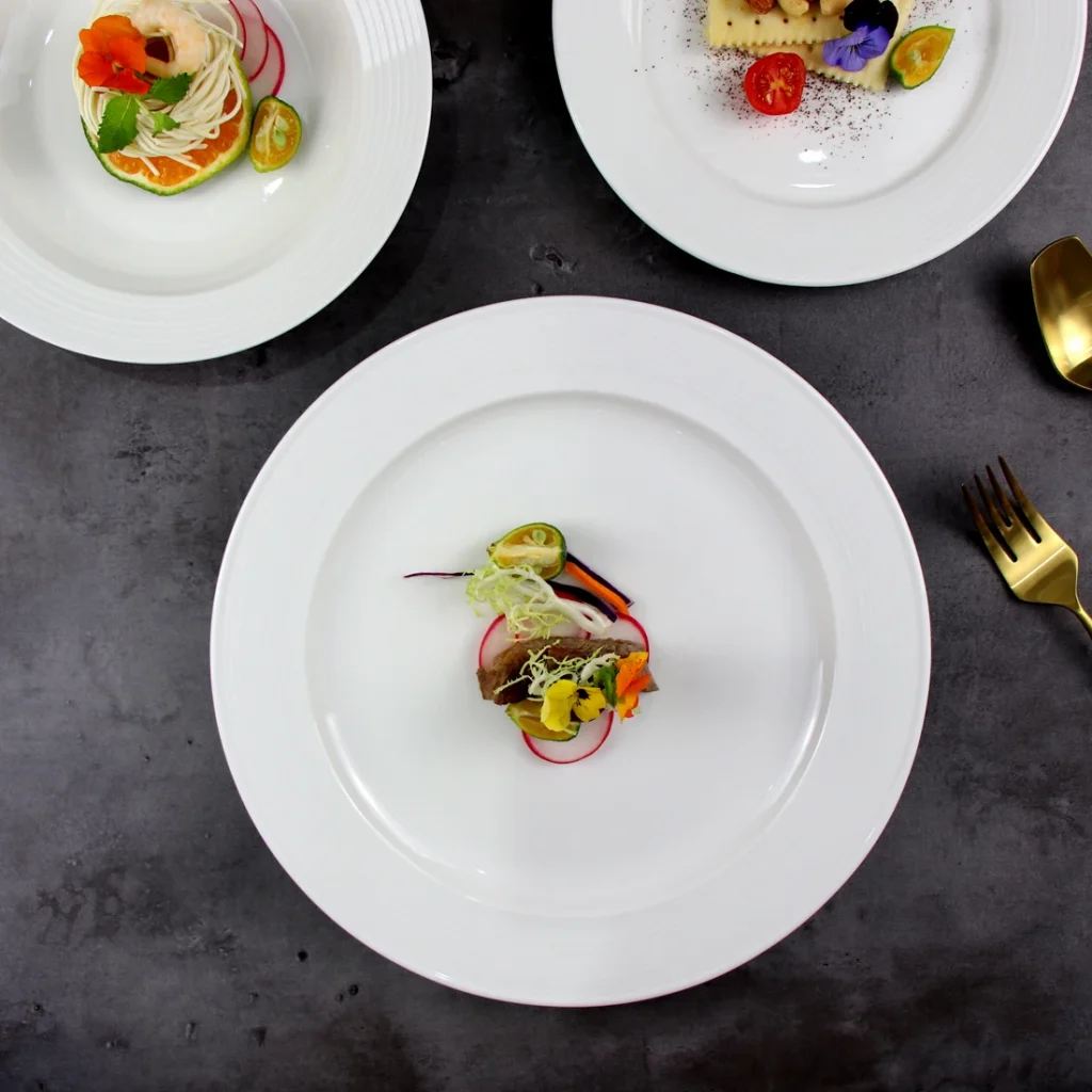 Белая обеденная тарелка, круглое блюдо, фарфоровая боковая тарелка из тонкого фарфора, фарфоровые керамические тарелки, используемые для отелей и ресторанов