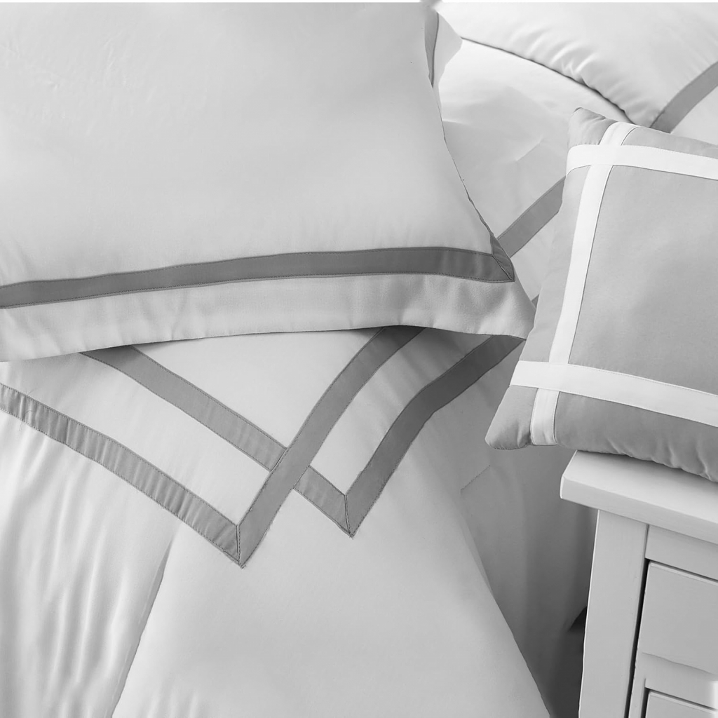 Μοντέρνο, ελαφρύ πολυτελές σετ κρεβατιού 8 τεμαχίων Hydro-brushed White σεντόνι για μαξιλαροθήκη ξενοδοχείου Παπλωματοθήκη Παπλωματοθήκη