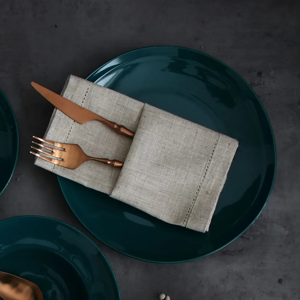 Прямая продажа с фабрики, зеленое блюдо для отеля, керамический набор обеденных тарелок, изысканные фарфоровые тарелки для ресторана