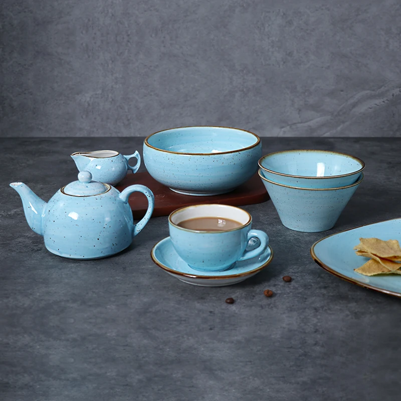 Поставщик отелей Чашки для эспрессо Керамическая кофейная кружка Оптовая продажа Чайная чашка Набор с блюдцами Ресторанная посуда Фарфоровая чайная чашка синего цвета