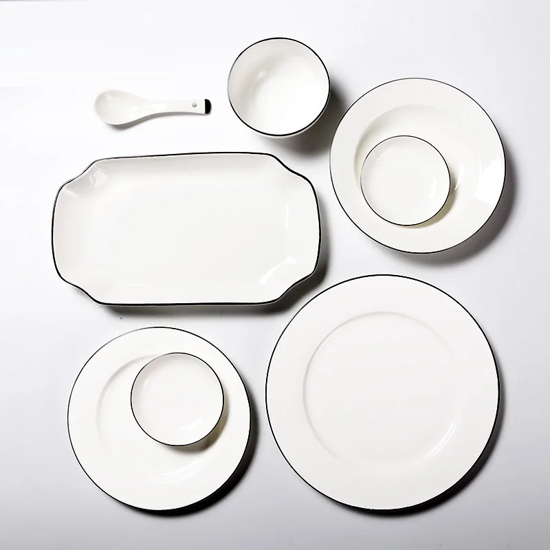 China Customized Luxury Modern Dinner Set White Porcelain Ceramic Restaurant Dinnerware With Pattern PC Flat Plate Black Rim