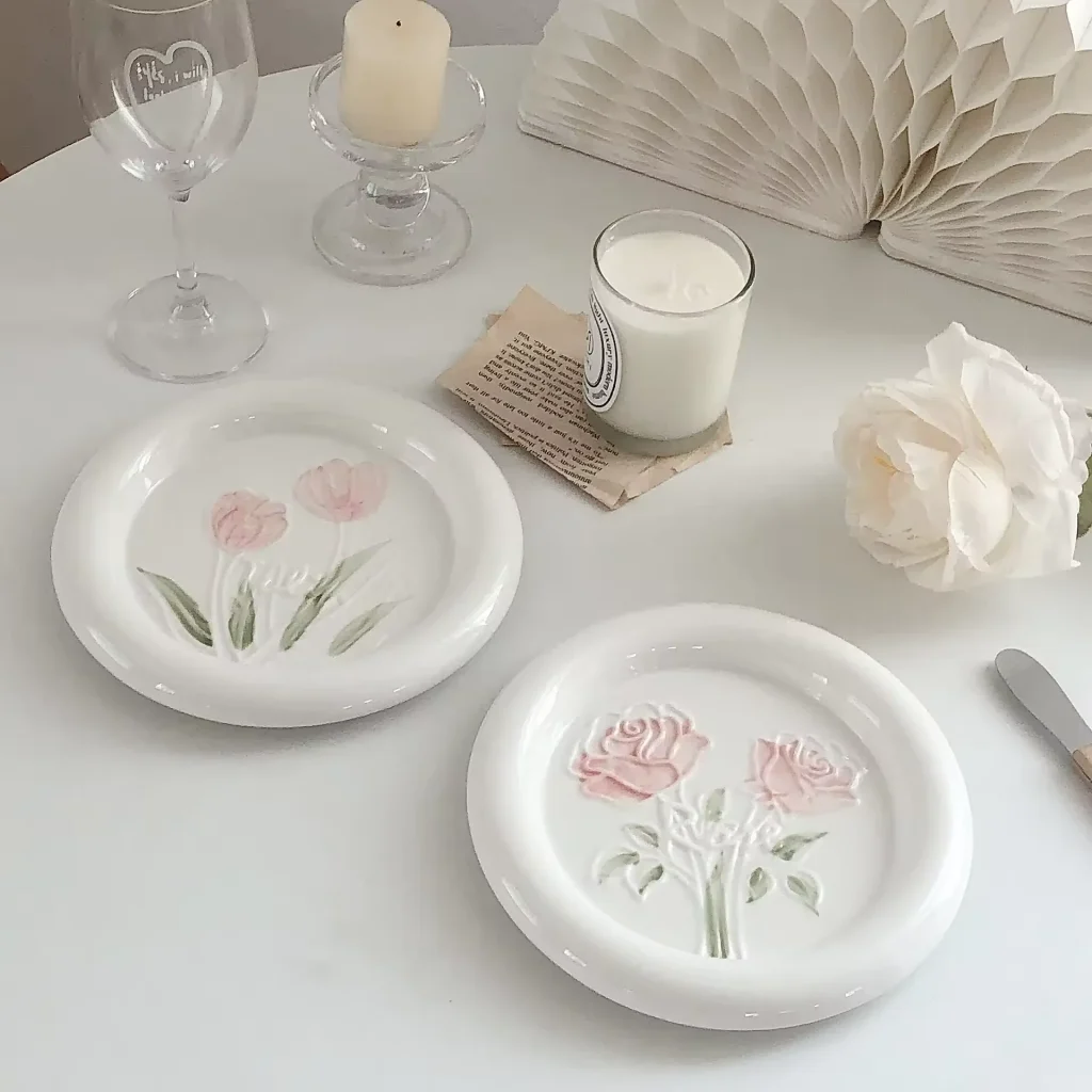 Hot Selling Cute  Rose Ceramic Dishes Plates Suitable for Wedding Party and Restaurant Parties and Dessert Decorations
