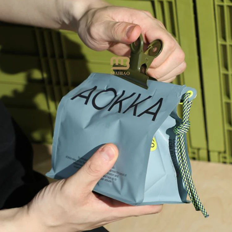 Изготовленный на заказ эко-биоразлагаемый кофейный пакетик с воздушным клапаном, односторонний клапан на 12 унций, кофейный пакетик с отверстием для подвешивания для упаковки пищевых продуктов для кофе, чая