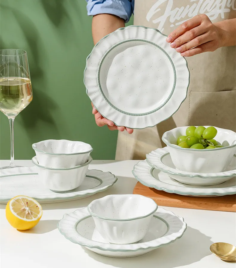 Nordic Luxury Porcelain Dinnerware Set Green Rim Embossed Lace Ceramic Dinner Plates and Bowl Tableware Sets