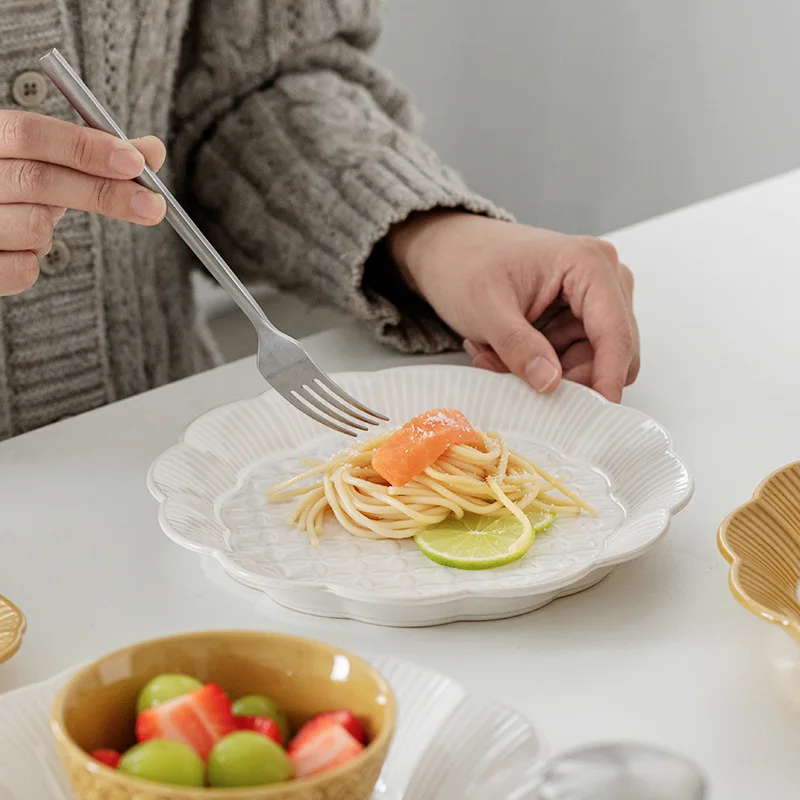 Фарфоровый набор посуды в форме цветка с тарелками и чашками с цветочным узором для свадебных заказов