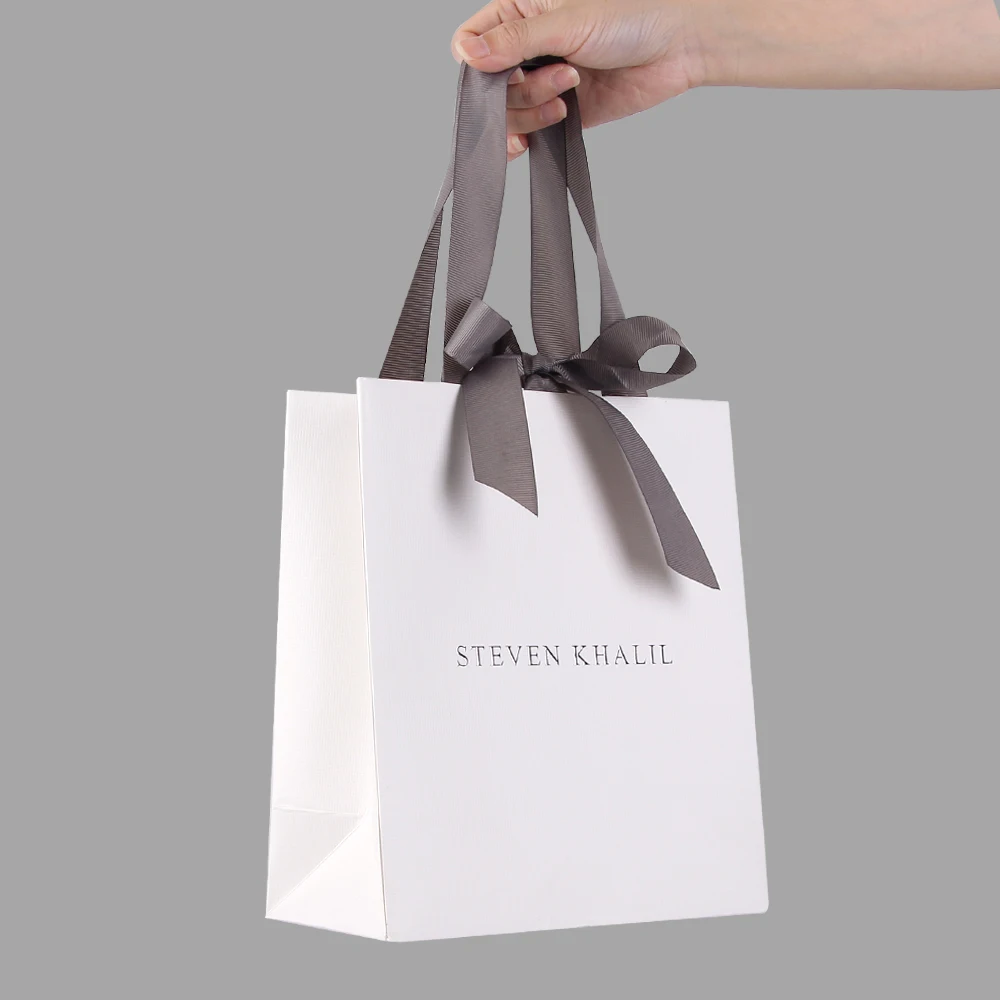 Атласная ручка с логотипом Премиум класса люкс Бизнес-бутик Подарочная обувь Футболка Одежда Упаковка Бумажные сумки для покупок