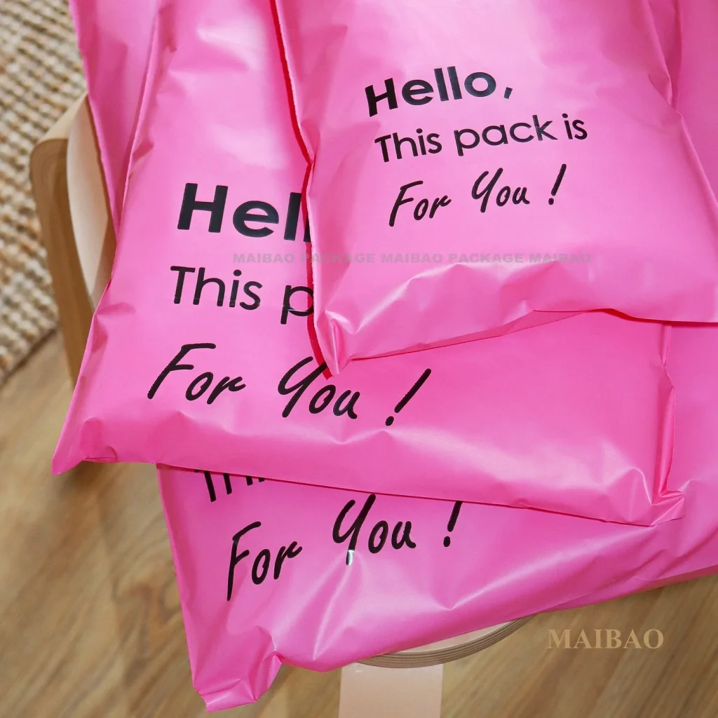 Черный дизайнерский глянцевый полиэтиленовый почтовый пакет с логотипом толщиной 2,5 мила из полиэтилена с печатным рисунком для одежды