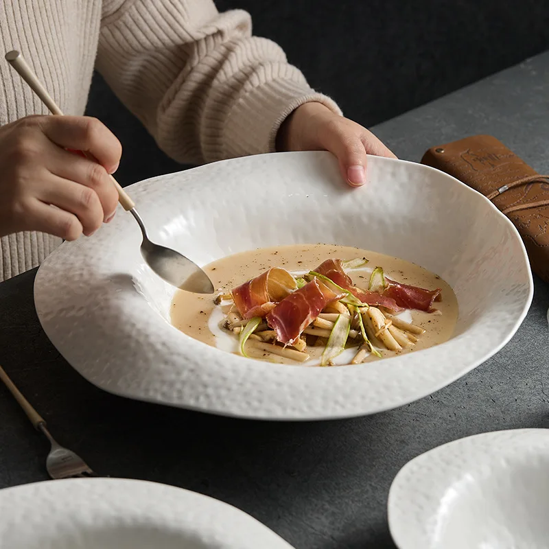 White Porcelain Stoneware Salad Bowl with Irregular Rim Dessert Soup Bowl for Restaurant Serving Dinnerware