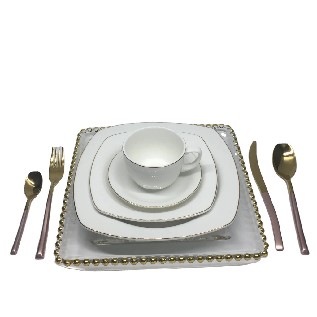 Свадебные керамические зарядные тарелки с золотой оправой, украшенные бисером, бокал для шампанского, чашка, квадратная круглая посуда для ужина, фарфоровая упаковка для отелей