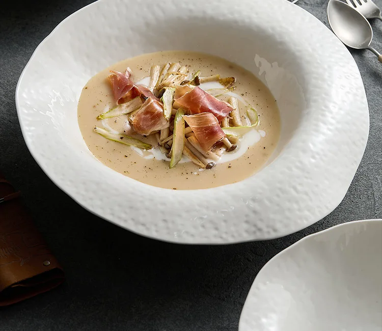 White Porcelain Stoneware Salad Bowl with Irregular Rim Dessert Soup Bowl for Restaurant Serving Dinnerware