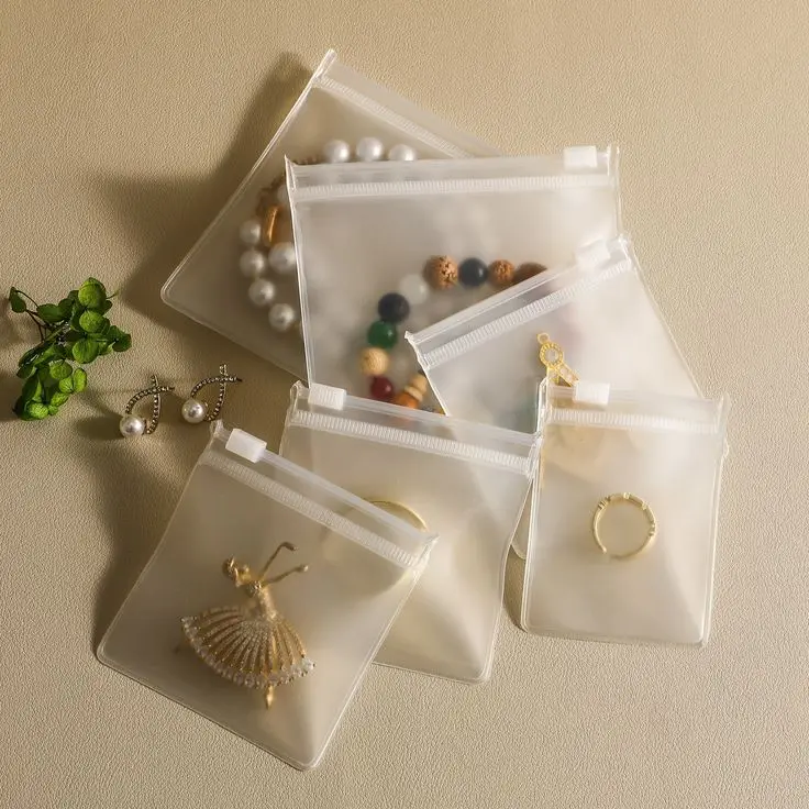 Индивидуальная маленькая упаковка для ювелирных изделий, полиэтиленовый пакет на молнии, матовая милая сумка на молнии для сережек, многоразовый логотип, мини-сумка из ПВХ с застежкой-молнией