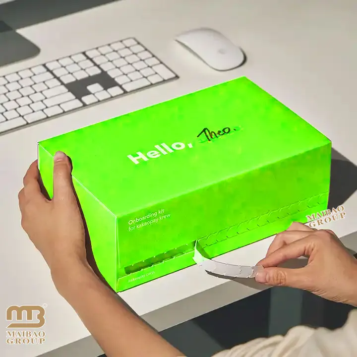 Переработка почтовых коробок из гофрированной бумаги с индивидуальной печатью, клейких отрывных полосок, транспортных коробок, оптовая продажа картонной почтовой коробки для одежды