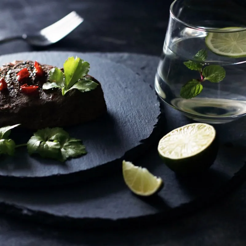 Круглые сланцевые каменные тарелки для ресторана, суши, каменный поднос, оптовая продажа, обеденная тарелка, черная сервировочная посуда для кейтеринга, ресторана, отеля