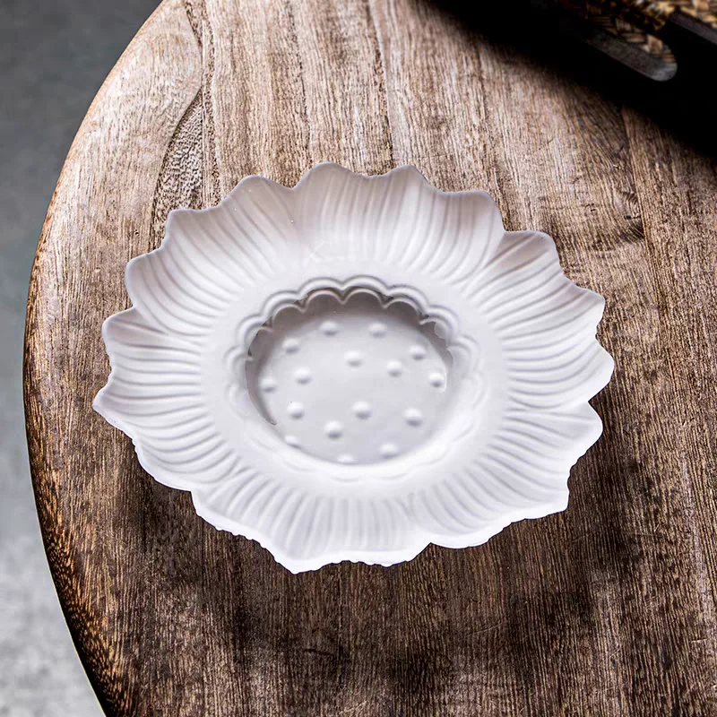 Белый фарфор в форме цветка лотоса, зарядные устройства для тарелок для ужина, обеденные наборы, ресторанные стеклянные зарядные тарелки