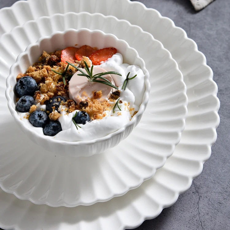 Bulk European Nordic Style Ceramic Fruit Dish Restaurant Catering Noodle Ceramic Dinner Plates Dinnerware Set Dishes Luxury