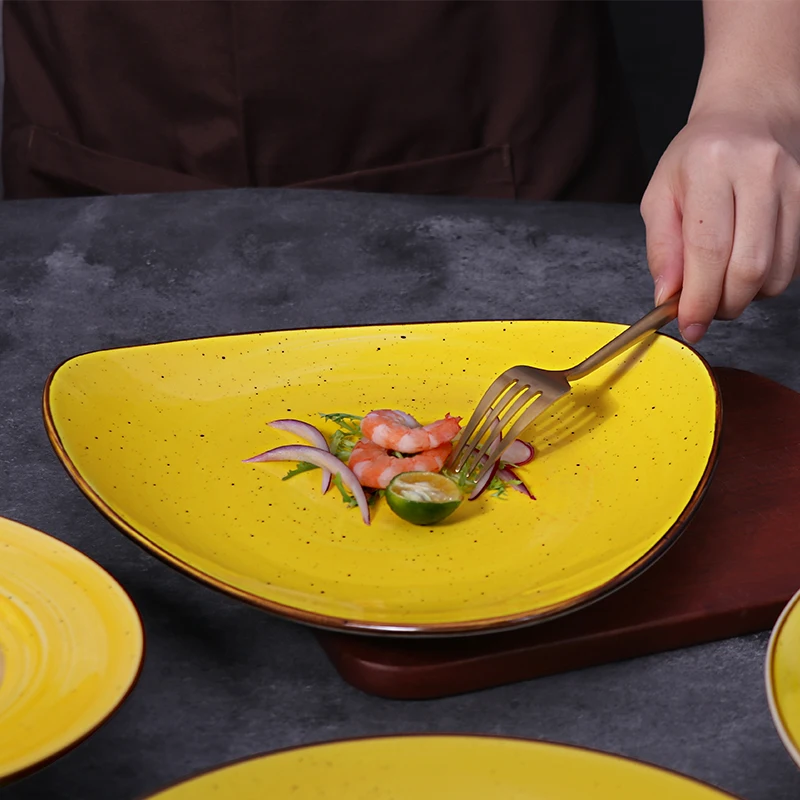 Желтые обеденные тарелки Оптовая продажа праздничных тарелок Керамическая посуда Керамика ручной работы Деревенская ресторанная посуда
