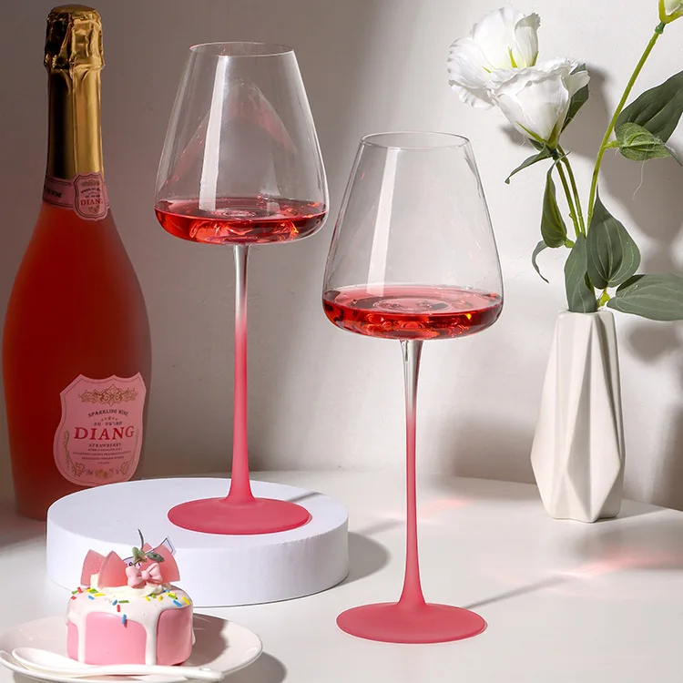 Пользовательские розовые бокалы для вина на ножке, розовый прозрачный хрустальный бокал ручной работы, бокал для красного вина