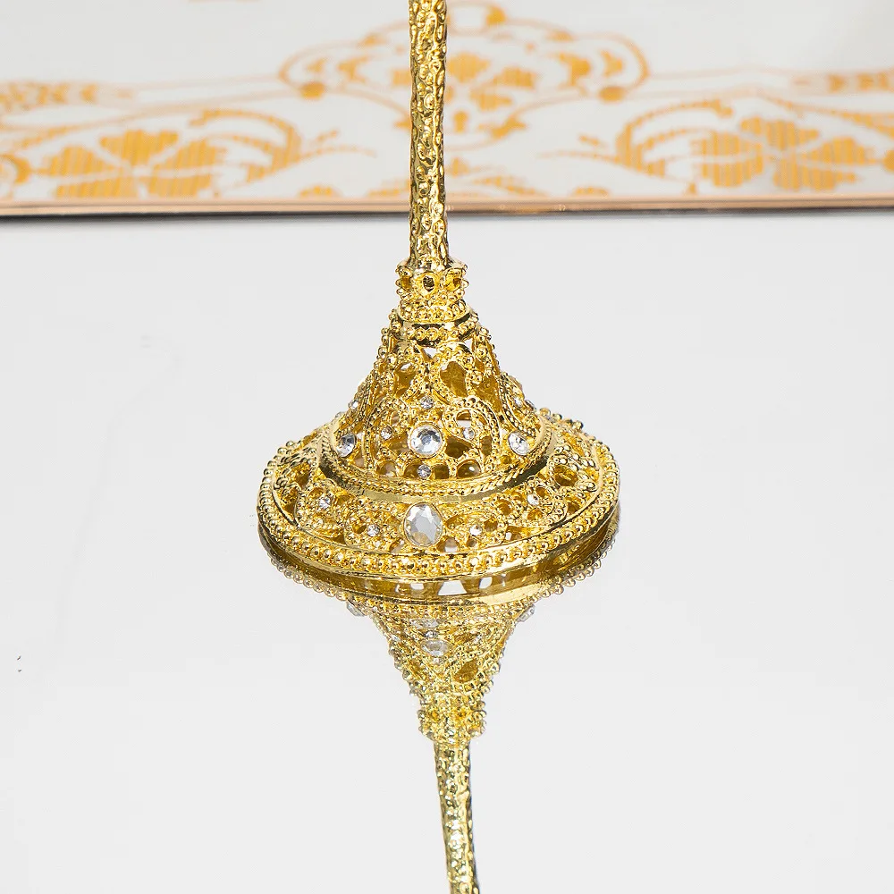 Цветочный рельеф, алмаз, металл, алюминиевый сплав, высокий ствол, бокалы, флейта, вино, бисер, бокал для шампанского с золотой оправой